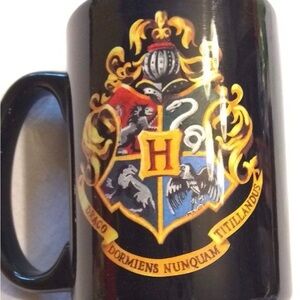 Black Hogwarts Crest Mug
